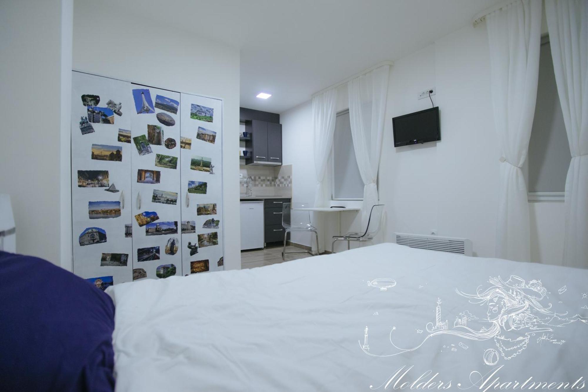Apartment Molders *