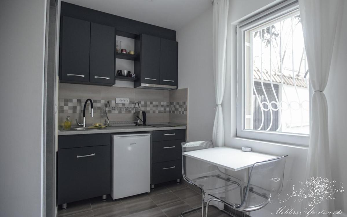 Apartment Molders *